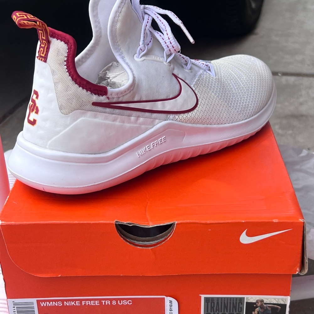 USC Women’s Size 8 Nike White and Maroon Athletic Shoes
